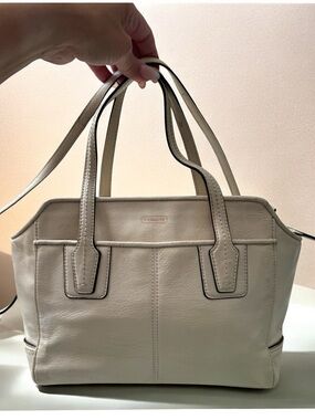 AUTHETIC EUC Coach Christie Carry all Small satchel with shoulder strap